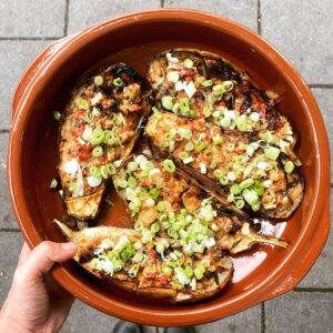 Marokkaanse bulgursalade met miso-aubergine (v)