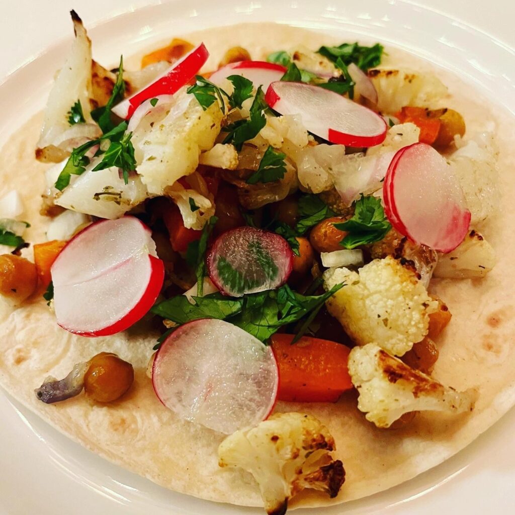 Tortilla’s met geroosterde groenten en kikkererwten (v)