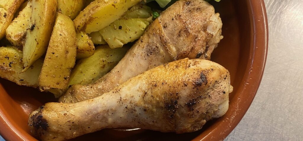 Kippenpootje met krieltjes en spinazie