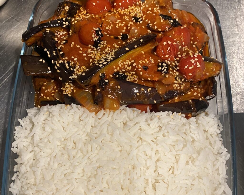 Aubergine in Indo tomatensaus (v)