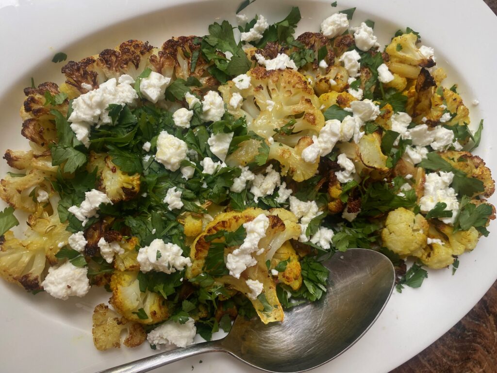 Geroosterde bloemkool met zonnige couscous (v)