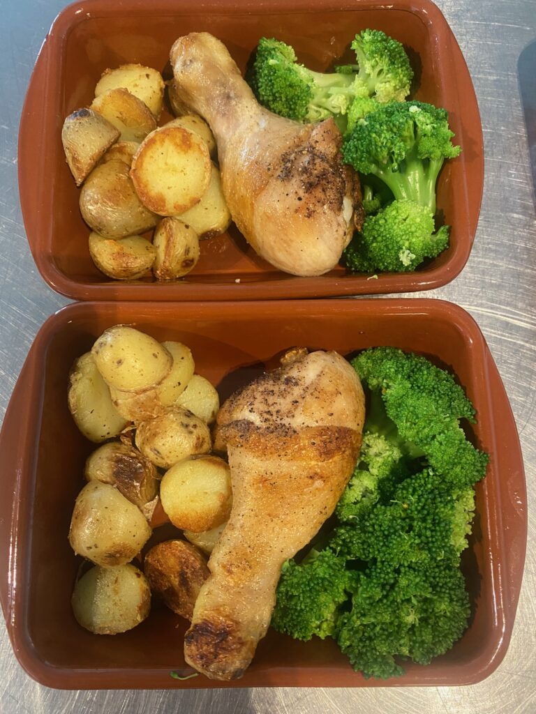 Kip met gebakken aardappeltjes & broccoli